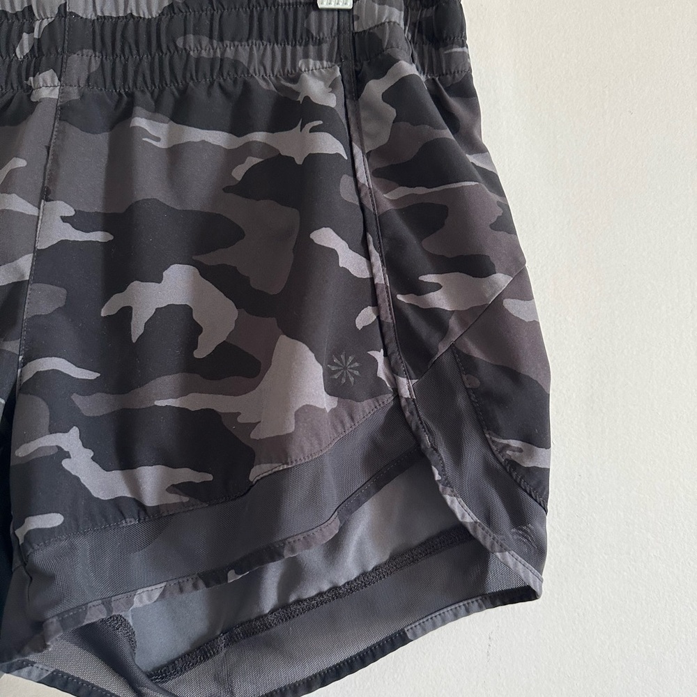Athleta Black/Gray Camo Mesh Racer Run Short 4” Size XS EUC - Picture 9 of 15